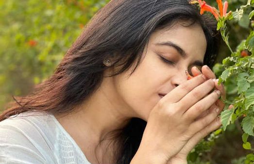 'நம்ம செவனாண்டி பெத்த பொண்ணா இது? ஆச்சரியமா இருக்கே..' ஊதா கலரு ரிப்பனை அப்படி வியக்கும் ரசிகர்கள்