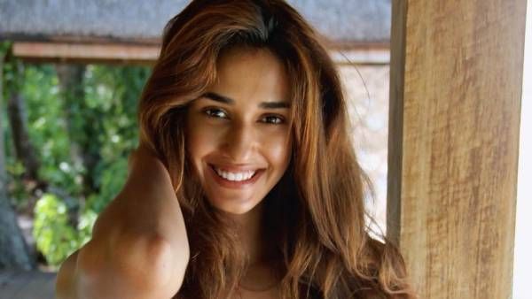 ஹீரோ ரேஞ்சுக்கு பறந்து பறந்து உதைக்கும் தோனி பட நடிகை.. வைரலாகும் வீடியோ!