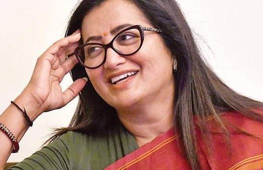 அதிகாரத்தை பயன்படுத்தி மகனின் படப்பிடிப்புக்கு அனுமதி வாங்கினாரா? முன்னாள் ஹீரோயின் விளக்கம்!