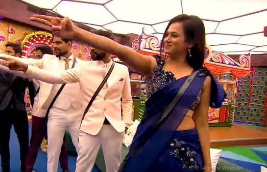 ஆரி, பாலா, ரம்யா, ரியோ, சோம்.. செம சூப்பரா இருக்காங்களே.. இறுதிப்போட்டியில் பங்கேற்ற குடும்பங்கள்!