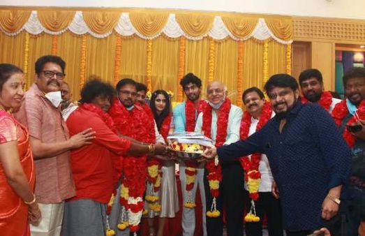 வாவ்.. லாஸ்லியா, தர்ஷன் படத்துக்கு பூஜை போட்டாச்சு.. டைட்டிலே வித்தியாசமா இருக்கே.. ரசிகர்கள் குஷி!