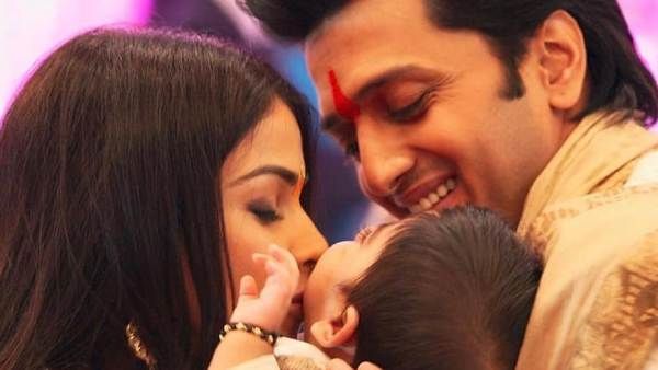 கணவர் கொடுக்கிற முத்தம் வேற லெவல்.. வைரலாகும் பிரபல நடிகை வெளியிட்ட க்யூட் பெட்ரூம் வீடியோ!