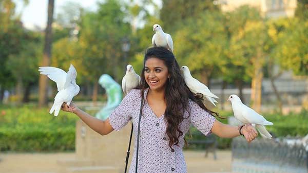 ஸ்டைலா கெத்தா மாஸா கீர்த்தி சுரேஷ் வெளியிட்ட டிராவலிங் டைரிஸ் புகைப்படங்கள்!