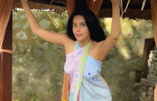 இது என்ன ஸ்டைலு? புடவையை எடக்கு மடக்கா கட்டியிருக்காரே..மிரட்டும் மல்லிகா, வியக்கும் ஃபேன்ஸ்!