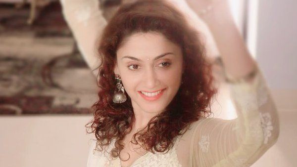 ஸ்பானிஷ் பட ரீமேக்.. 4 மொழிகளில் உருவாகும் படம்.. 2 வேடங்களில் நடிக்கும் பிரபல ஹீரோயின்!