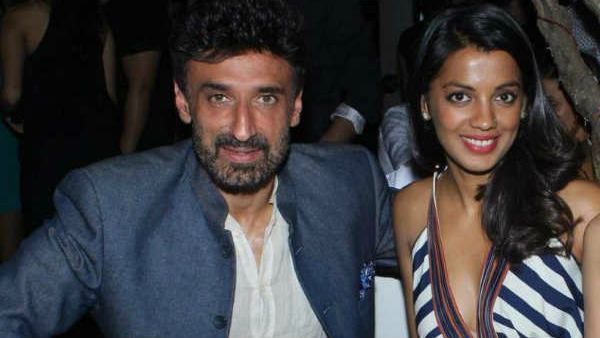 வில்லனுடன் காதல்.. 14 வயது வித்தியாசம்.. காதல் என்ன வயசு பார்த்தா வருது? பிரபல நடிகை கேள்வி!