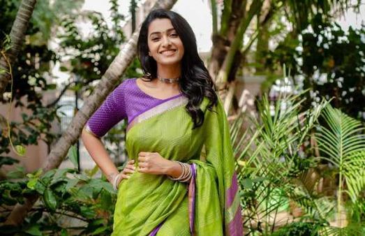 இதுதான் மயக்கும் பியூட்டியா? சேலையில் நடிகை பிரியா பவானி சங்கர்.. வைரலாகும் போட்டோஸ்!