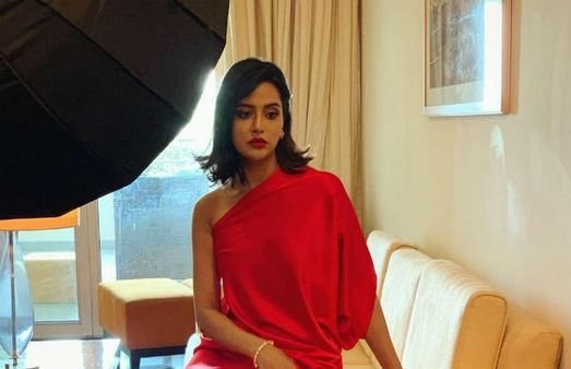 கிளாமர் க்யூன் ரைசாவின் காரசாரமான ஹாட் பிக்... அலறும் இன்டர்நெட்!