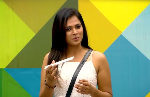 நிஜமாவே பேகேஜ் வச்சு சுத்துறது யாரு.. பாம்பு படமெல்லாம் போட்டு ரம்யாவை மரண ஓட்டு ஓட்டுறாங்களே!