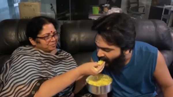 உங்க அம்மா உனக்கு ஊட்டி விடுறாங்க.. எங்க அம்மா எனக்கு ஊட்டி விடுறாங்க.. க்யூட் வீடியோ போட்ட சிம்பு!