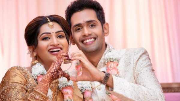 காதலருடன் நிச்சயதார்த்தம் முடித்த பிரபல சீரியல் நடிகை.. இன்ஸ்டாவில் குவியும் வாழ்த்து!