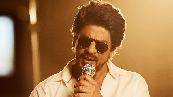 படக்குழுவினருக்கு கொரோனா...தன்னை தனிமைபடுத்திக் கொண்ட ஷாருக்கான்