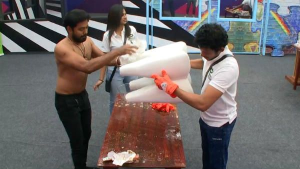 ஸ்போர்ட்ஸ்மேன்ஷிப்னா இதுதான்.. சட்டையை கழட்டி சுத்தம் செய்த ஆரி.. மீண்டும் கிடைத்தது பாராட்டு!