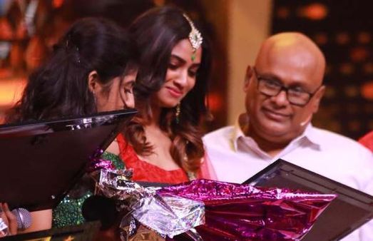 தாத்தா பேத்தி பாண்ட்.. ஷிவானியுடன் சுரேஷ் தாத்தா.. செம க்யூட்.. வைரலாகும் 