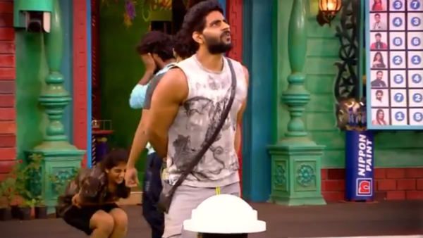 இதுவே ஆரி பண்ணியிருந்தா.. பிசிக்கல் வயலென்ஸ்னு சொல்லிருப்பாங்க.. அன்சீனை பார்த்து அலறும் ஃபேன்ஸ்!