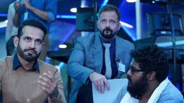 வொர்க் மோடாம்.. விக்ரமின் கோப்ரா படத்தில் இணைந்த கிரிக்கெட் வீரர்.. வைரலாகும் போட்டோ!