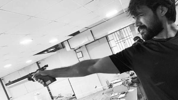 கடலை சாப்பிடல டா.. கன் எடுத்து சுடுறாரு.. வைரலாகும் பிக் பாஸ் டைட்டில் வின்னரின் ஆக்‌ஷன் அவதாரம்!