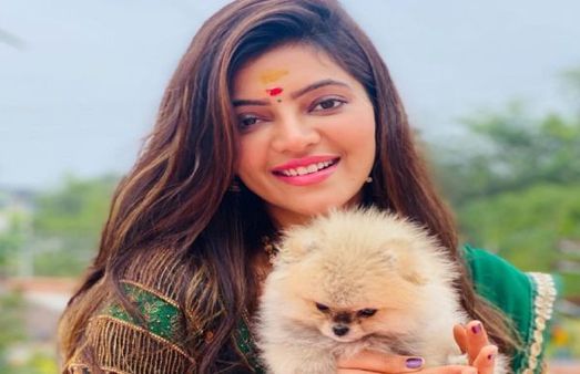 நாய் குட்டியுடன் காதலர் தினம் கொண்டாடிய அதுல்யா..குவியும் லைக்குகள் !