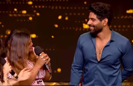 பாலாங்கிற ரெண்டெழுத்த தவிர வேற எந்த கழுதையும் எழுதத் தெரியாதாம்.. ஷிவானி ரியாக்‌ஷன பார்க்கணுமே!