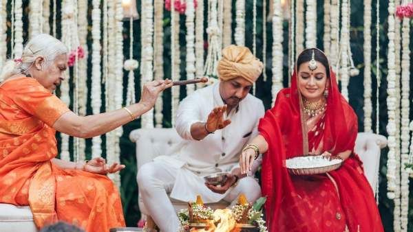 இரண்டாவது திருமணம் முடிந்தது...போட்டோ வெளியிட்ட கவுதம் மேனன் கதாநாயகி