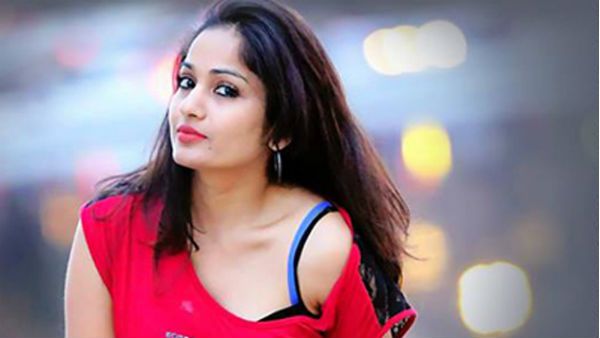 ஆமாங்க, பப்ளிசிட்டிக்குதான் இதை எல்லாம் பண்றேன்.. அதுல என்ன தப்பு? பிரபல நடிகை ஜிவ்வ்வ்!