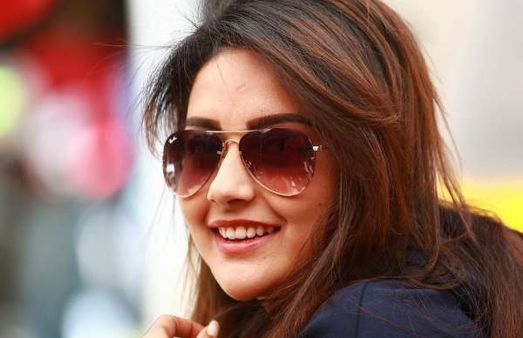 புது புது ஆங்கிளில் போட்டோஸ்.. மஹிமா நம்பியாரின் அழகு புகைப்படங்கள் !