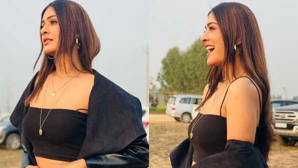 யோசிச்சது போதும் சட்டையை போடுங்க தோழி கண்ணு கூசுது!