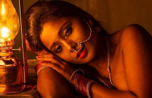 இப்போ என்ன செய்வீங்க.. நிர்வாண புகைப்படத்தை இப்படி போட்ட பிரபல நடிகை.. சும்மா தீயாய் பரவுது!