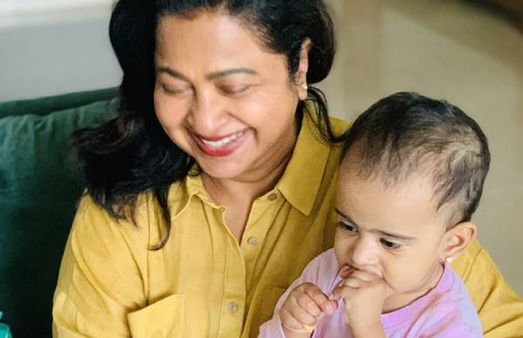 பேத்தியை மடியில் வைத்துக் கொஞ்சிய ராதிகா.. சூப்பர் மெசேஜ்!