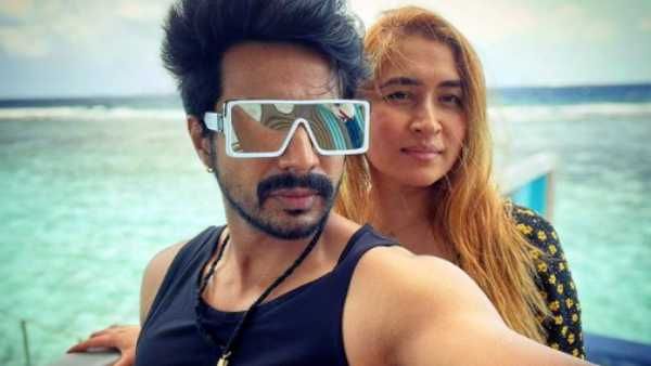 மாலத்தீவில் காதலியுடன் கும்மாளம் போடும் பிரபல தமிழ் நடிகர்.. மரண பங்கம் செய்யும் நெட்டிசன்ஸ்!