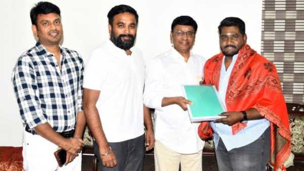 ரீமேக்காகும் முந்தானை முடிச்சு.. பாக்யராஜை சந்தித்த சசிக்குமார் வைரலாகும் போட்டோஸ்!