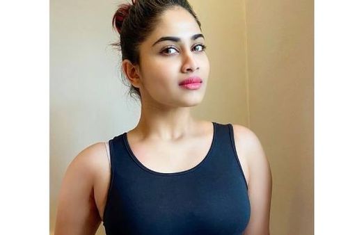 ஃபிட் அன்ட் செக்ஸியாம்.. தொப்புளைக் காட்டி கிக் ஏற்றும் ஷிவானி நாராயணன்.. ஜொள்ளுவிடும் நெட்டிசன்ஸ்!