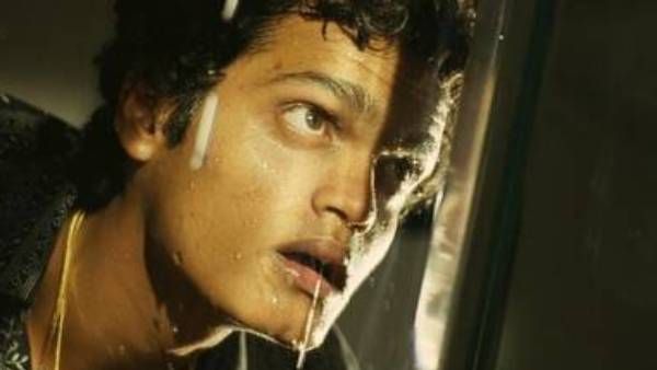 முன்னாள் காதலியை பாலியல் ரீதியாக அடித்து துன்புறுத்தி.. அசிங்கமாய் பேசிய இளம் நடிகர்.. பாய்ந்தது வழக்கு!