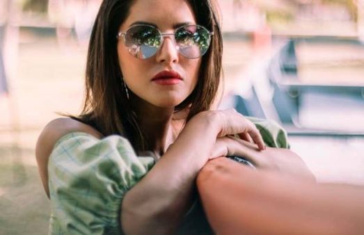 நோட்டீஸ் கொடுக்காமல் சன்னி லியோனை கைது செய்யக் கூடாது.. கேரள போலீசாருக்கு உயர்நீதிமன்றம் உத்தரவு!