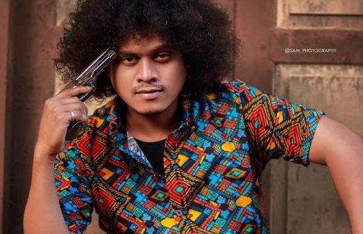 மிரட்டல் லுக்.. கையில் கன்னுடன் விஜய் டிவி புகழ்.. தீயாய் பரவும் போட்டோஸ்!