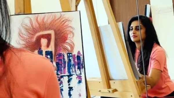 வண்ண வண்ண ஓவியம் வரையும் ஷாமிலி..அட அசத்துறீங்களே!