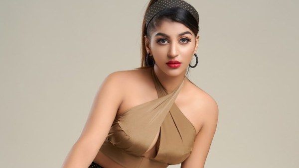 டிரஸ் போடவே பிடிக்கலை.. கலங்கடிக்கும் யாஷிகா.. வேற லெவல்!