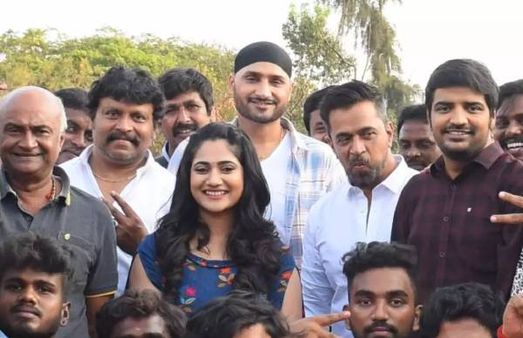 வேட்டி கட்டிய ஹர்பஜன் சிங்கின் வாத்தி கம்மிங்...வைரலாகும் வீடியோ