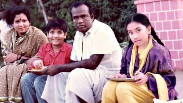 வழுக்கைத் தலையுடன் காமெடி ஜாம்பவான் கவுண்டமணி..வைரலாகும் பழைய போட்டோ!