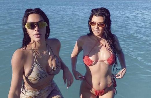 இந்த வெயிலுக்கு இதுக்கு மேல டிரெஸ் போட முடியாது.. மகளுடன் கடற்கரையில் காத்து வாங்கும் பிரபல நடிகை!