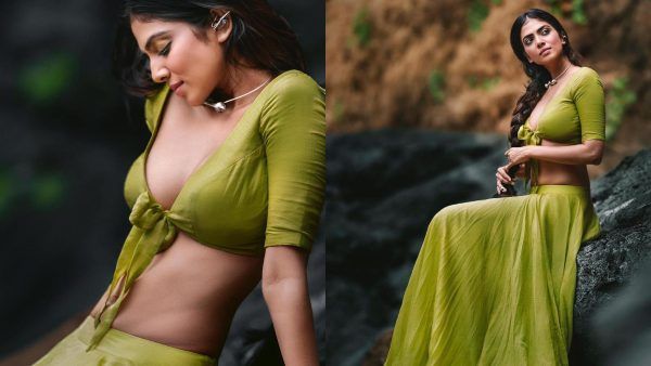 ப்பா.. பச்சை கலரு ஜாக்கெட்டில் படுத்தி எடுக்கும் மாளவிகா மோகனன்.. அல்ட்ரா கிளாமரில் சும்மா அதிருது!