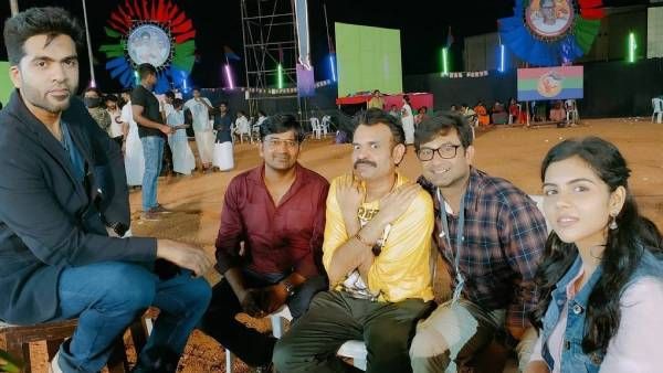 பிரம்மாண்ட மாநாடா இருக்கும் போல.. அனல் பறக்கும் இறுதிக்கட்ட படப்பிடிப்பு.. டிரெண்டாகும் #Maanaadu