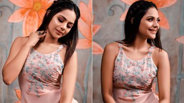 வளைந்து வளைந்து நடனமாடும் பிரபல நடிகை… புகைப்படங்கள் வெளியானது!