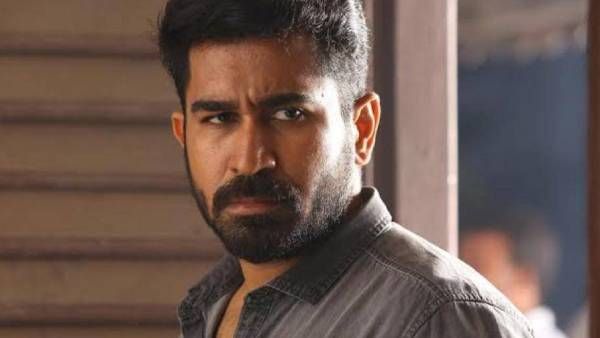 விஜய் ஆண்டனி படத்தில் திடீர் திருப்பம்... இயக்குனர் அதிரடி மாற்றம்!