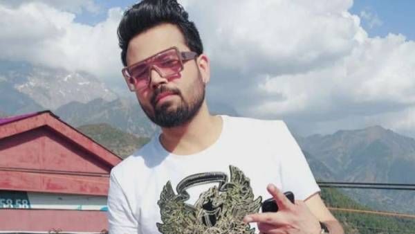 லாரி மீது மோதிய கார்.. 30 வயது இளம் பாடகர் மரணம்.. பஞ்சாப் முதல்வர் உள்ளிட்ட பிரபலங்கள் இரங்கல்