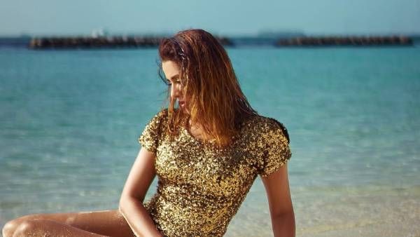 குளியல் வீடியோவை வெளியிட்ட பிக்பாஸ் பிரபலம்...கவர்ச்சியில் இணையத்தை கதறவிடும் நடிகை