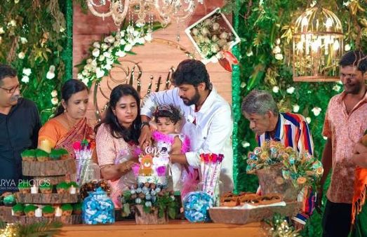 அதுக்குள்ள ஒரு வயசாகிடுச்சா.. குழந்தையின் முதல் பிறந்தநாளை கோலகலமாக கொண்டாடிய பிக் பாஸ் பிரபலம்!