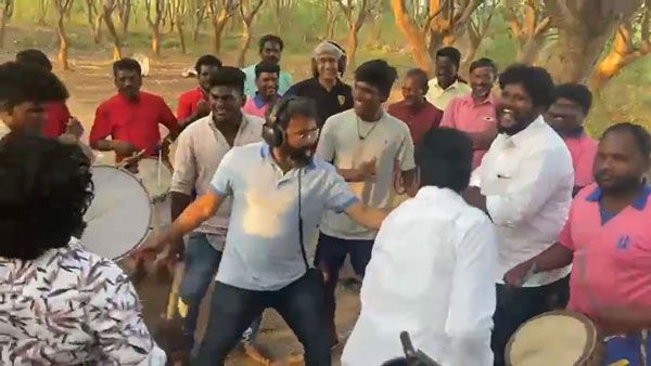 மரண குத்து.. படப்பிடிப்பு தளத்தில் இறங்கி குத்திய பிரபல இசையமைப்பாளர்.. பிரமிக்க வைக்கும் வீடியோ!