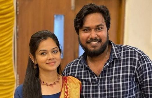 வீட்ல விசேஷமாம்.. கணவருடன் ஹோம்லி லுக்கில் அனிதா சம்பத்.. என்ன மேட்டர் என கேட்கும் நெட்டிசன்ஸ்!