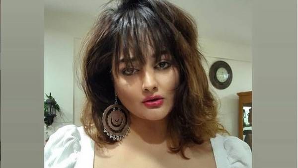 முன்னழகை காட்டி படு கவர்ச்சி வீடியோ..அடங்காத கிரண்!